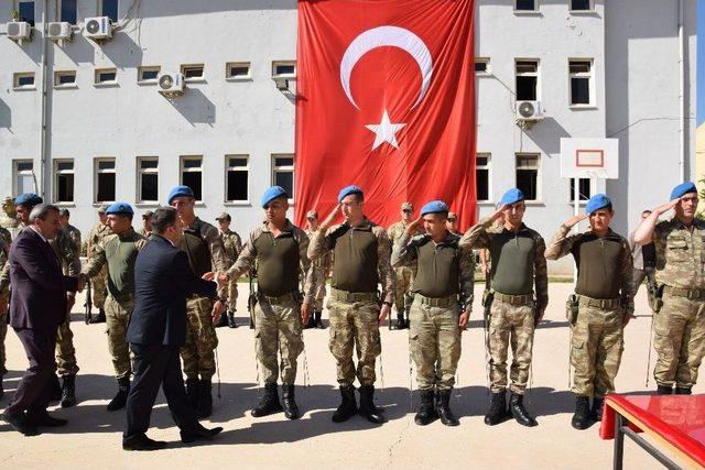 Kaymakam &Ccedil;imşit Askerlerle Bayramlaştı 1