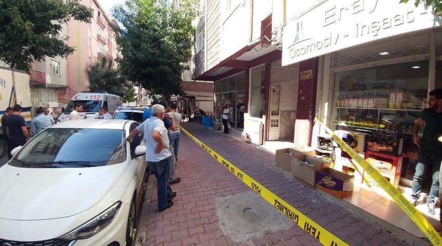 Bayram G&uuml;n&uuml; Karısını Bı&ccedil;aklayarak &Ouml;ld&uuml;rd&uuml;