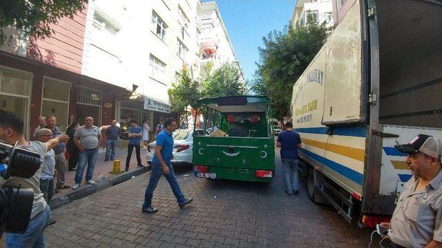 Bayram Günü Karısını Bıçaklayarak Öldürdü