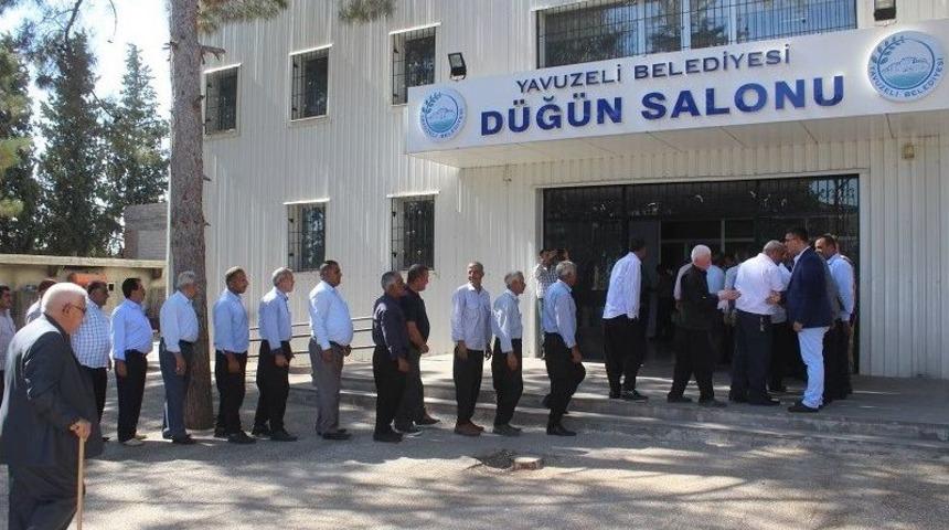 Yavuzeli&rsquo;ndeki Protokol Vatandaşlarla Bayramlaştı