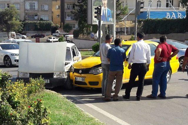 Şanlıurfa&rsquo;da Trafik Kazası: 2 Yaralı 2