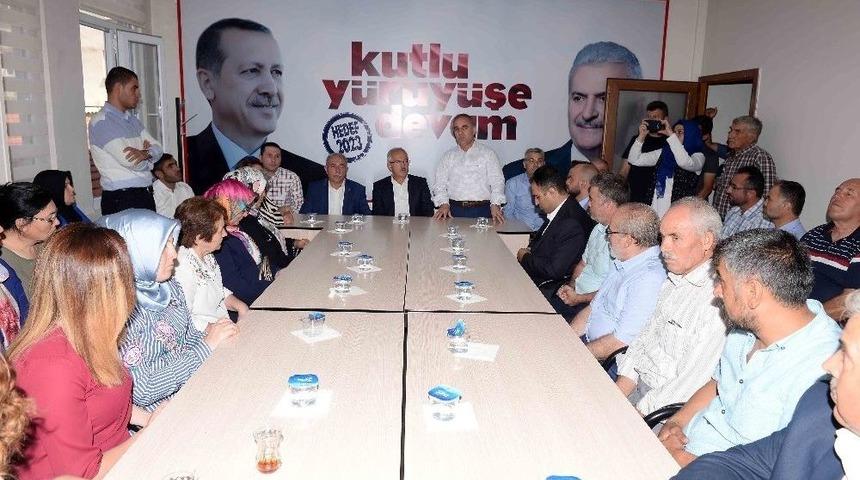 Ak Parti Kula Ve G&ouml;rdes&rsquo;te Bayramlaşma T&ouml;reni