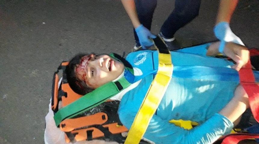 Sıkıştığı Ara&ccedil;tan Yaralı &Ccedil;ıkarılan &Ccedil;ocuk Babasını Sayıkladı