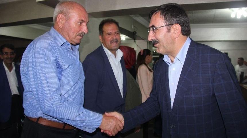 Ak Parti&rsquo;li Yılmaz: &ldquo;islam D&uuml;nyası &Uuml;zerindeki Oyunlar Tesad&uuml;f Değil&rdquo;