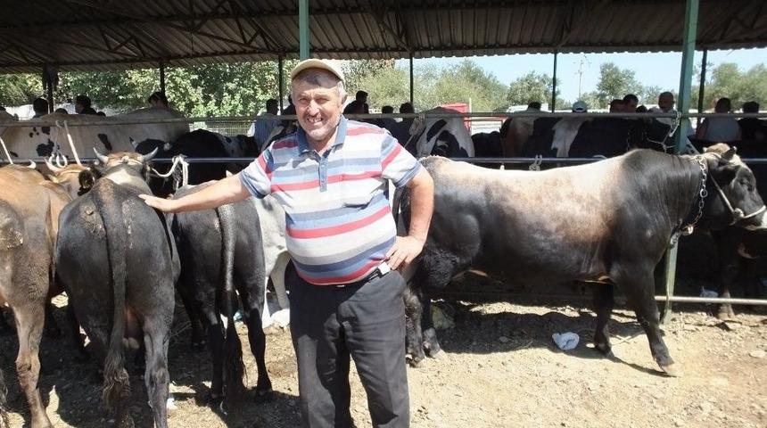 Burhaniye&rsquo;de Kasaplar Fazla Mesai Yaptı