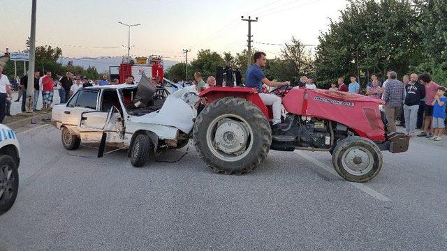 Bayramlaşmadan D&ouml;nen Aile Kaza Yaptı: 5 Yaralı 1