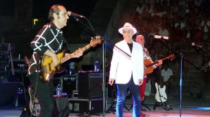 Mf&ouml; Yeni Şarkıları Ile Bodrumlularla Buluştu