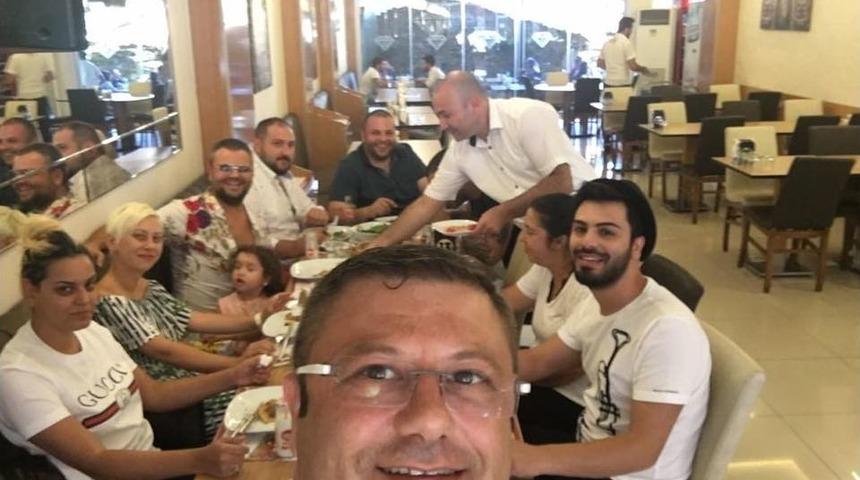 Yakışıklı Şarkıcı Y&uuml;reyi&rsquo;den Yenipazar Pidesine Tam Not