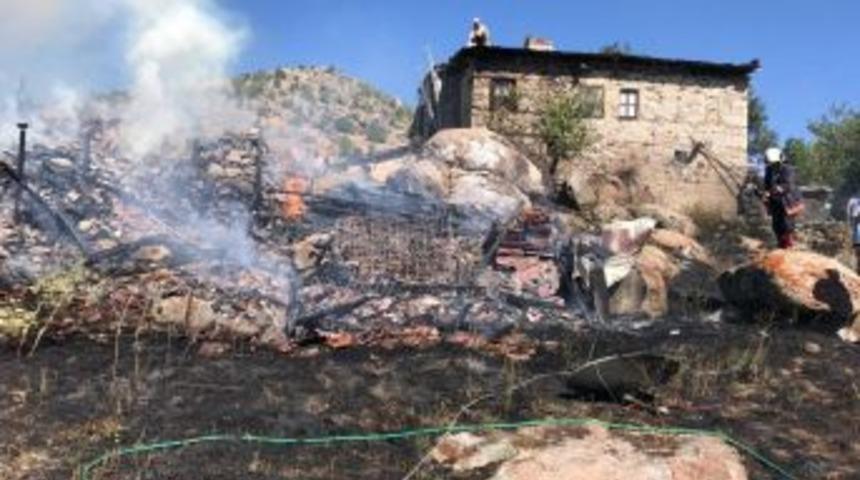 Kızılcahamam Taşlıca Mahallesinde Yangın