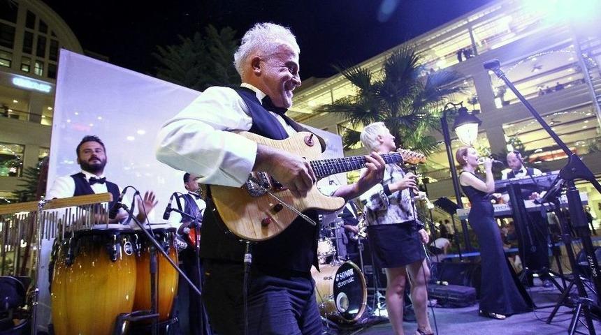 Mavibah&ccedil;e&rsquo;de Bayram Coşkusu