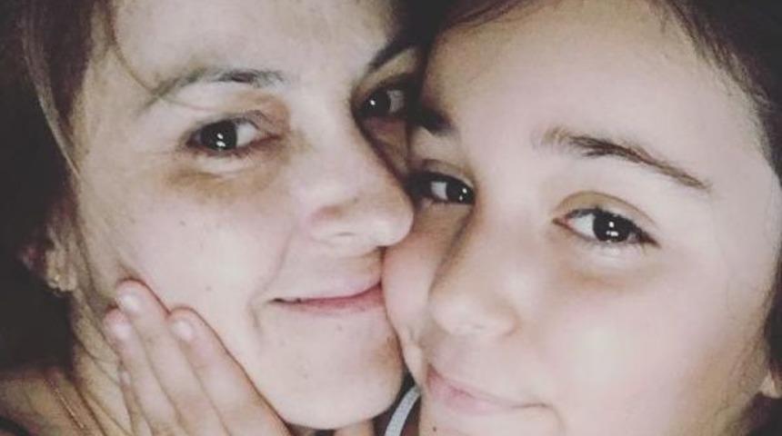 Otistik Asel, 200 Şarkıyı Ezbere S&ouml;yl&uuml;yor