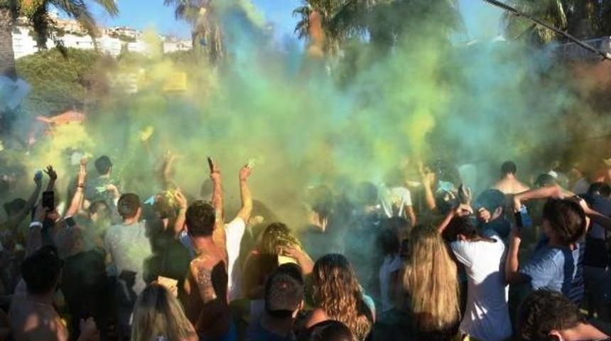 Kuşadası'nda Renkli G&ouml;r&uuml;nt&uuml;ler