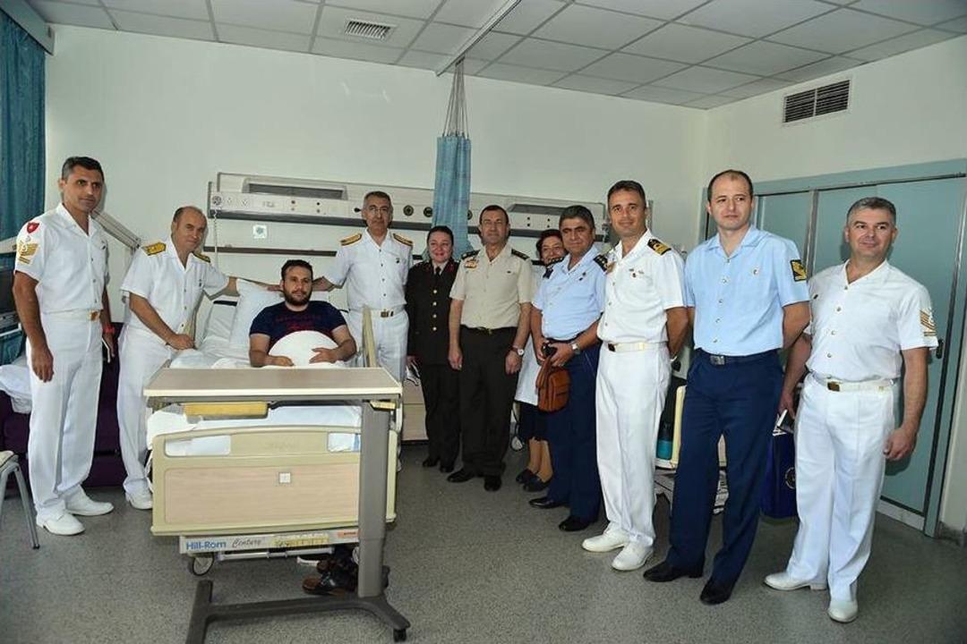 Hastanede Tedavi G&ouml;ren Asker Ve Gazilere Bayram Ziyareti