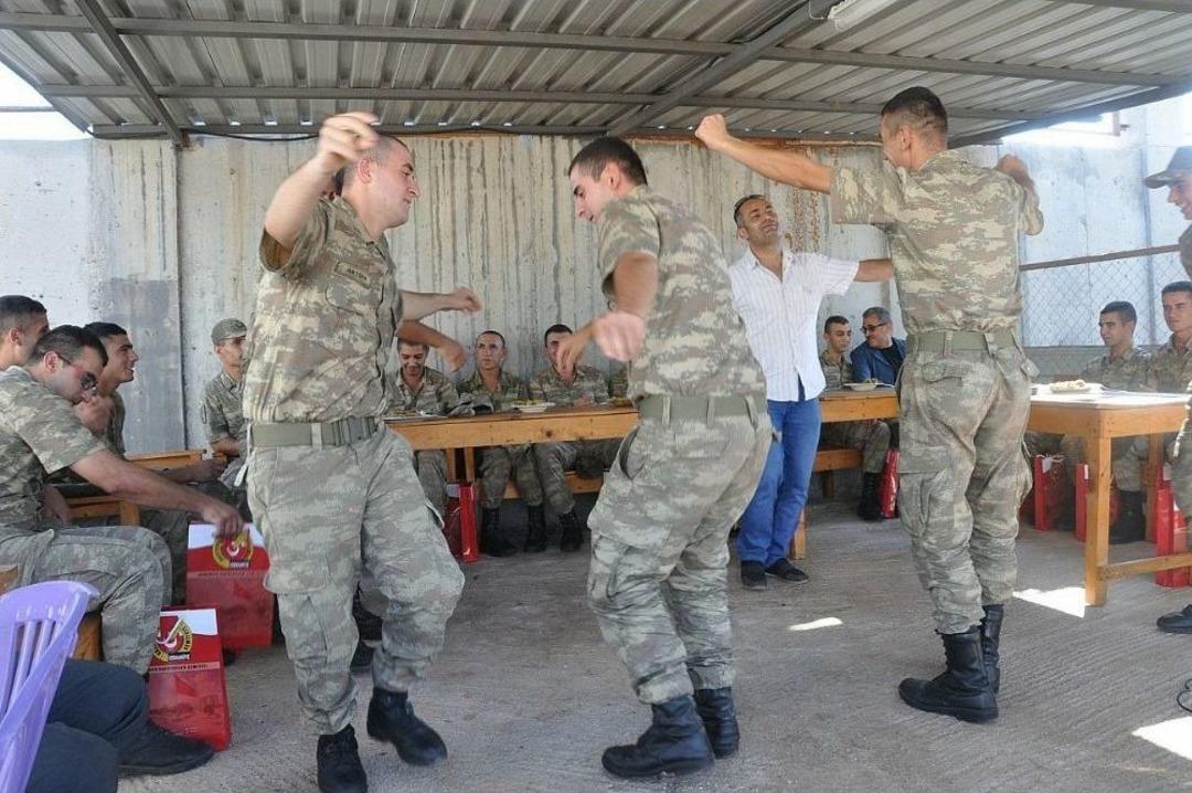 Kalekoldaki Askerlere Bayram S&uuml;rprizi