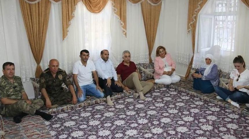 Vali Toprak, Şehit Aileleriyle Bayramlaştı