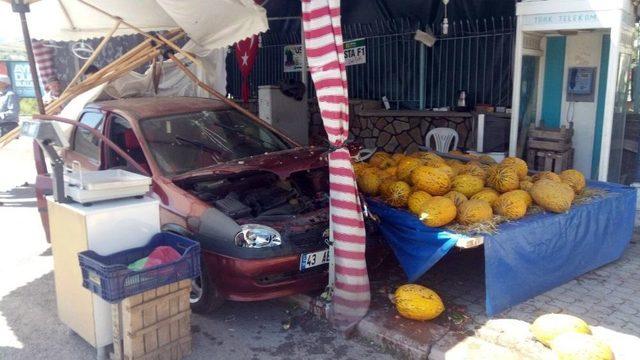 Hızını Alamadı Kavun-karpuz Tezgahına Daldı