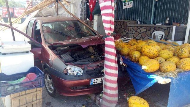 Hızını Alamadı Kavun-karpuz Tezgahına Daldı