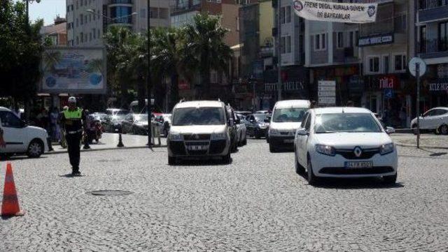 Çanakkale Feribot Iskelesinde Tatilcilerin Dönüş Yoğunluğu