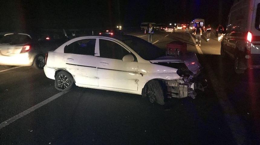 Otomobil Minib&uuml;sle &Ccedil;arpıştı: 9 Yaralı