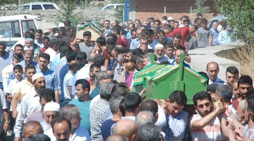 Bayram Tatili Yolculuğunda Ölen Çift Toprağa Verildi