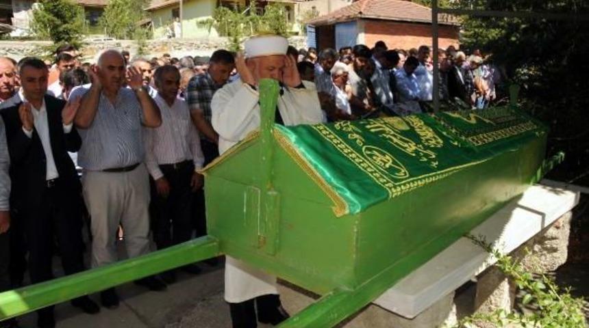 Amasya'daki Kazada Ölen Karı-Koca Toprağa Verildi