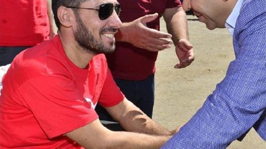 Vali Güzeloğlu, Dürümlü'de Şehit Olan 16 Köylünün Mezarlarını Ziyaret Etti