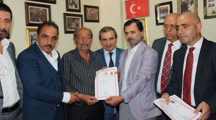 3 Şehit Ailesine Hediye Edilen Evlerin Tapuları Teslim Edildi