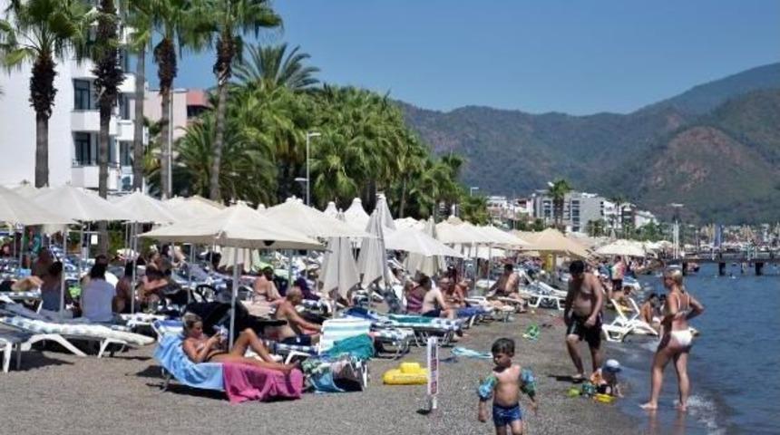 Tatilciler D&ouml;n&uuml;şe Ge&ccedil;ti, Marmaris Yabancı Turistlere Kaldı
