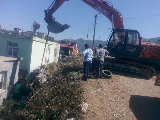 El Freni Çekilmeyen Otomobil, Çocukla Birlikte Şarampole Yuvarlandı