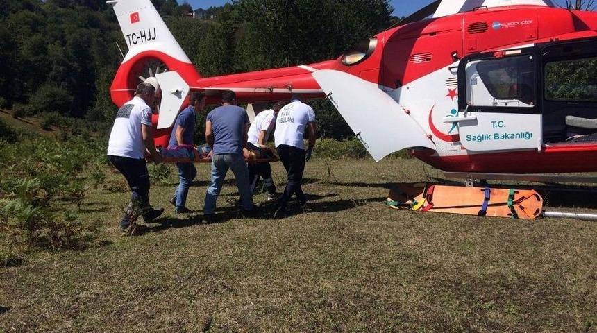 Kazada Yaralanan Kadın Ambulans Helikopter İle Hastaneye Kaldırıldı