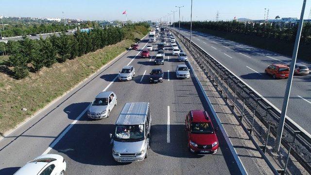 Kurtköy’de Bayram Dönüşü Yoğunluğu Havadan Görüntülendi 1