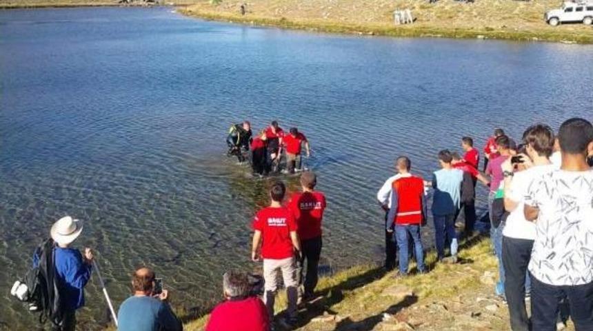 Boğulma Tehlikesi Ge&ccedil;iren &Ccedil;ocuğu Kurtarırken Boğuldu