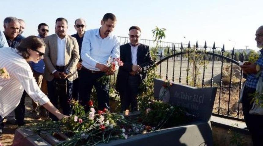 Stk'lardan Tahir El&ccedil;i'nin Kabrine Bayram Ziyareti