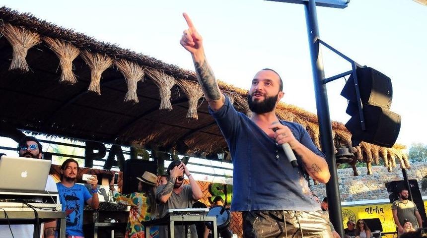 Ünlü Şarkıcı Berkay’dan Beach Konseri