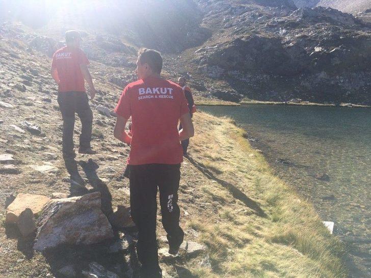 Boğulma Tehlikesi Geçiren Çocuğu Kurtarmak İçin Girdiği Gölde Boğuldu G2