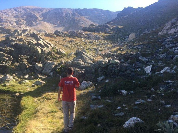 Boğulma Tehlikesi Geçiren Çocuğu Kurtarmak İçin Girdiği Gölde Boğuldu G3