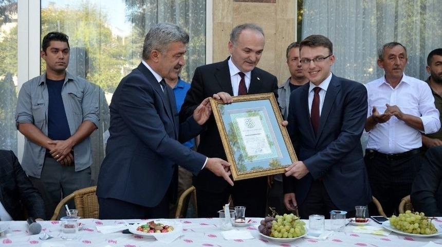Bakan Faruk &Ouml;zl&uuml; Yığılcalılarla Bayramlaştı