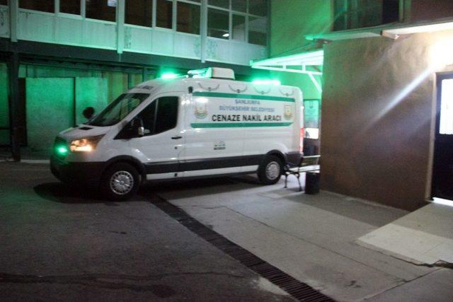 Oyun İ&ccedil;in Bindiği Otomobilde Havasızlıktan Hayatını Kaybetti 1