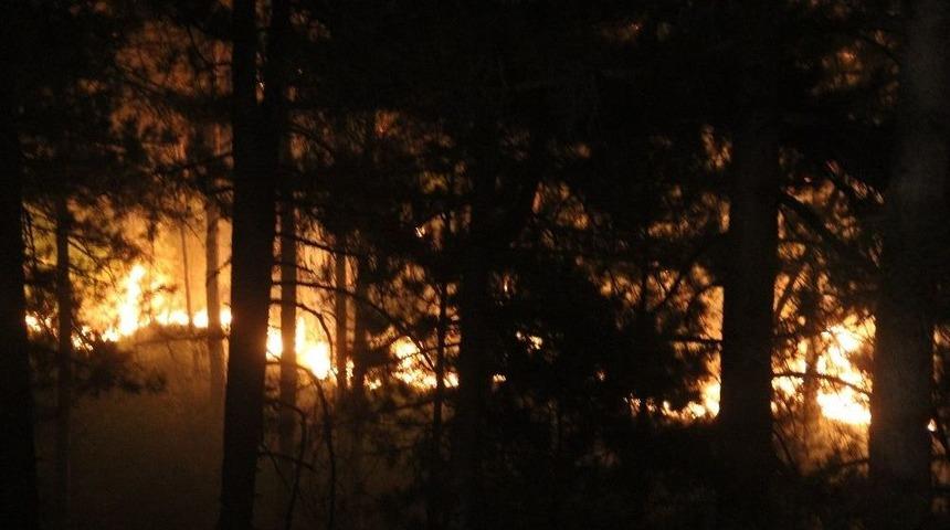 İzmaritten &Ccedil;ıktığı Tahmin Edilen Yangın 7 Saattir Devam Ediyor