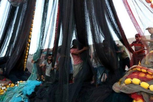 İstanbullu Balık&ccedil;ılar Denize A&ccedil;ıldı 1