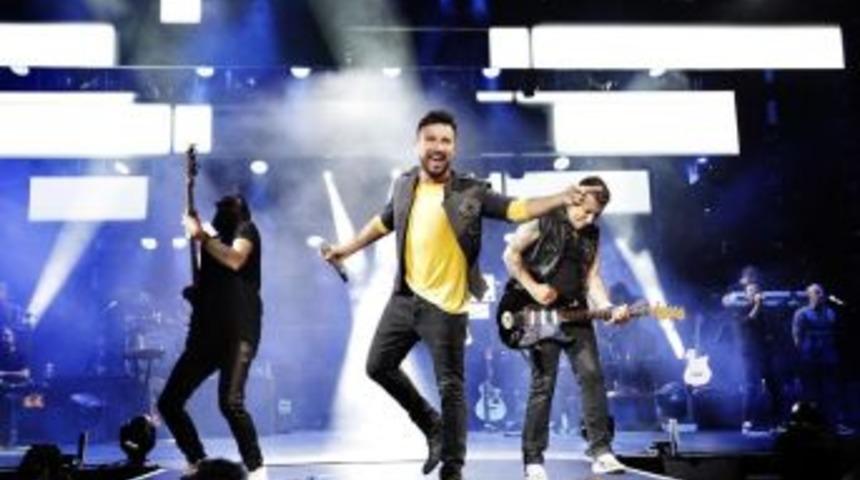 Ağustos&rsquo;ta Fizy M&uuml;zik Listelerinin Galibi Tarkan Oldu