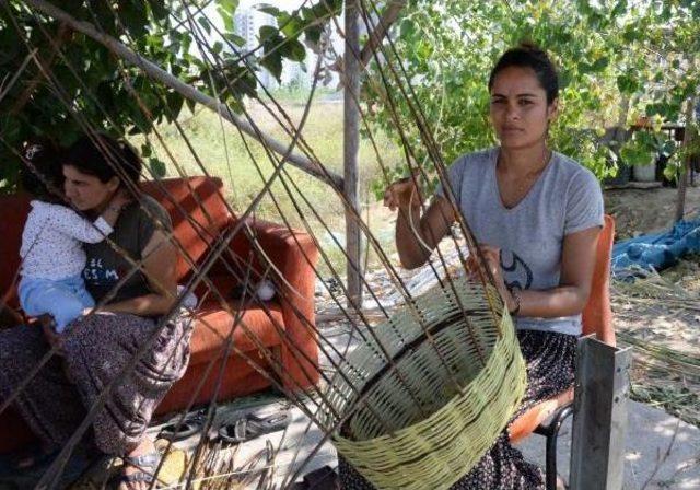 Kamıştan Ekmek Paralarını Çıkarıyorlar 2