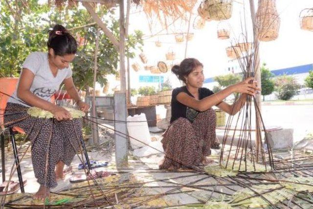 Kamıştan Ekmek Paralarını Çıkarıyorlar 3