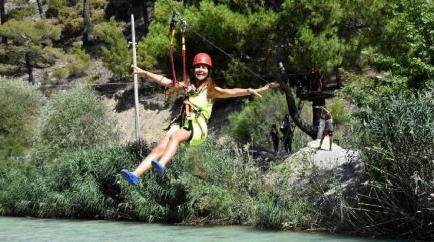 Ağa&ccedil;lar Arasında Zipline Heyecanı