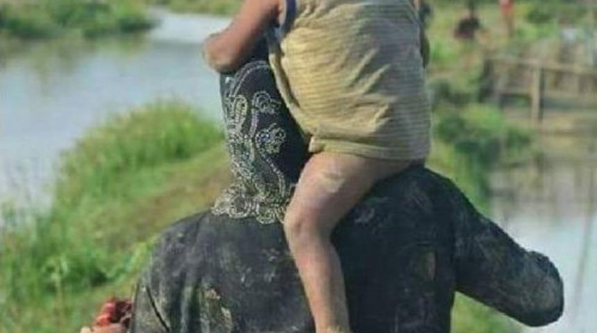 Sınırı Ge&ccedil;meyi Başaran Arakanlı M&uuml;sl&uuml;manlara T&uuml;rk Yardım Kuruluşlarından Gıda Yardımı&nbsp;