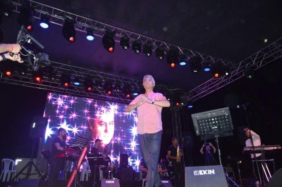 Cengiz Kurtoğlu Manisalı Hayranlarıyla Buluştu