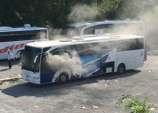 (özel Haber) 15 Temmuz Demokrasi Otogarı’nda Otobüs Yangını Paniği