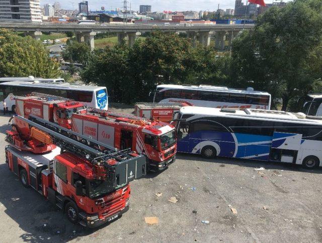 (özel Haber) 15 Temmuz Demokrasi Otogarı’nda Otobüs Yangını Paniği