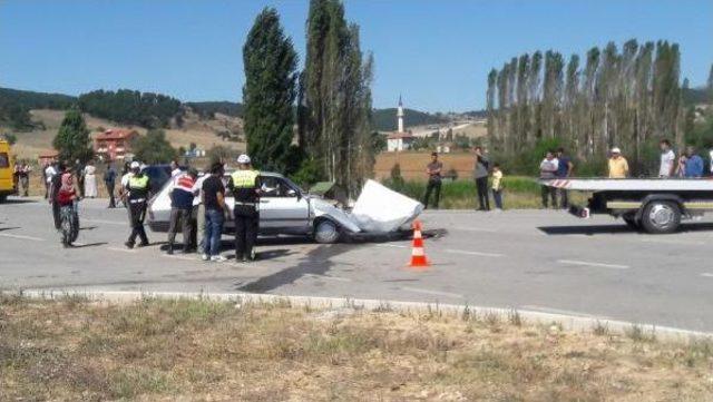 Kütahya'da Iki Otomobil Çarpıştı: 1 Ölü, 4 Yaralı