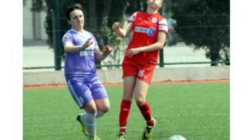 Konak Belediyespor'dan 1 Futbolcu Daha Ayrıldı